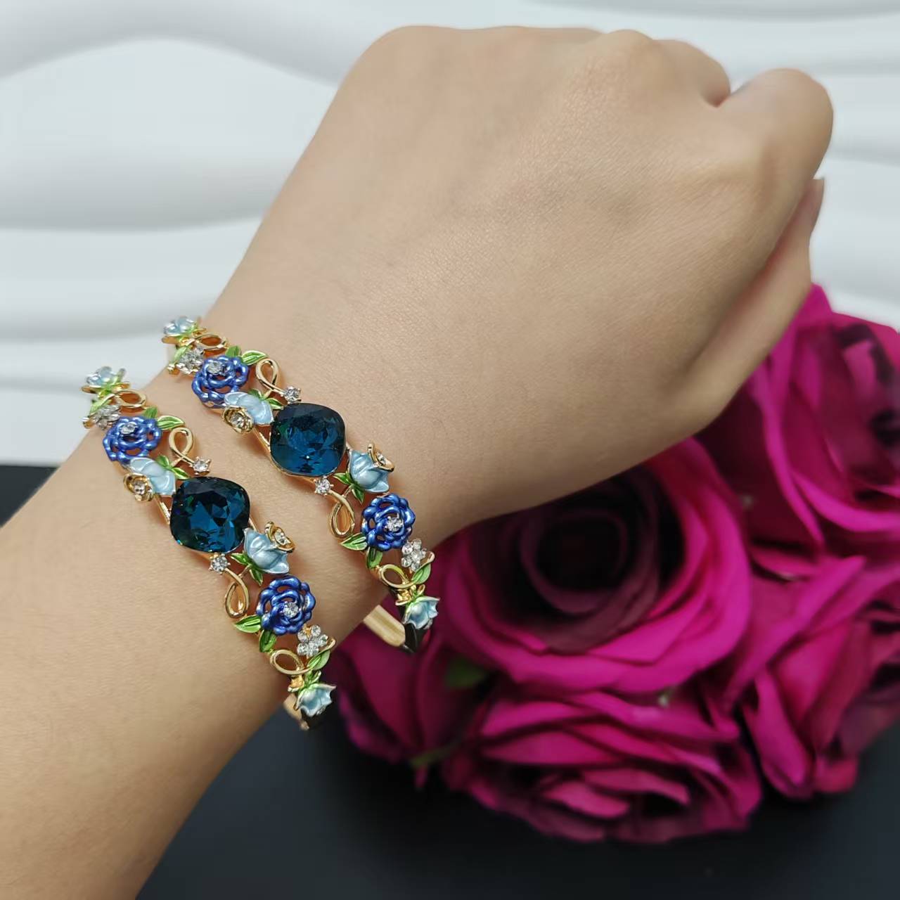 2pcs/bag 18KGP Copper Bangles 2.4inch openable bangles