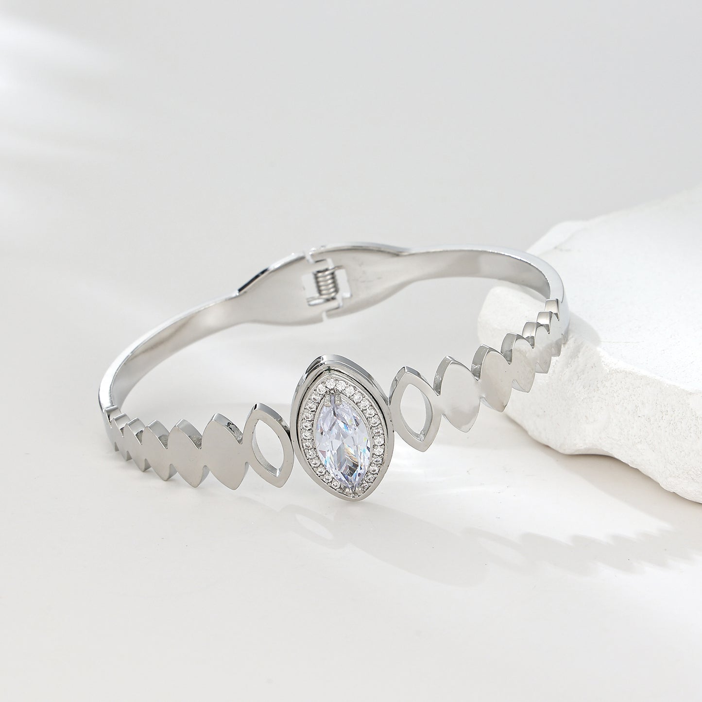 MY2138 Stainless Steel Openable Bangle with Zircon Design (2.5inch)