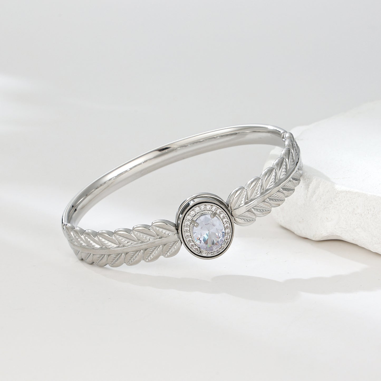 MY2137 Stainless Steel Openable Bangle with Zircon Design (2.4inch)