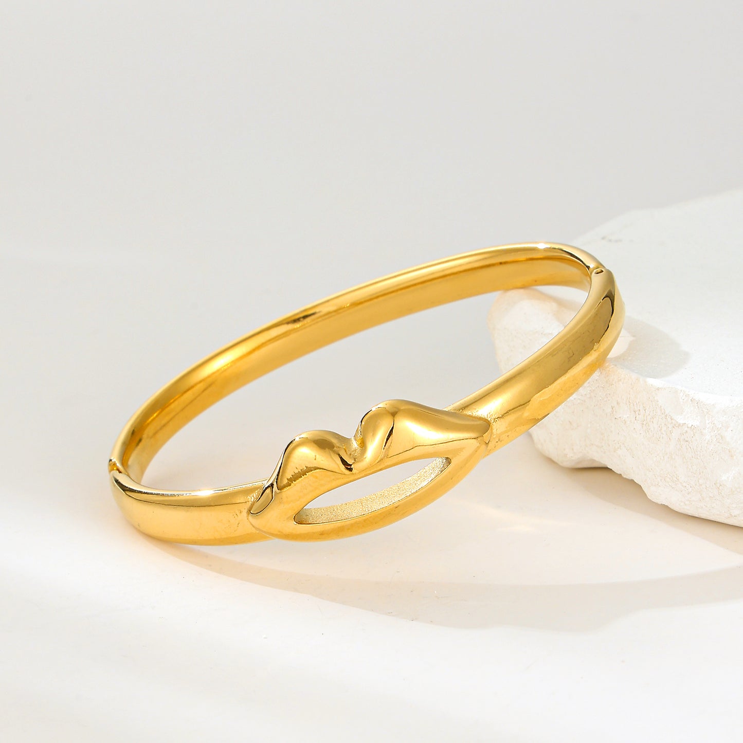 MY2159 Stainless Steel Openable Bangle with Lip Shape Design (2.4inch)