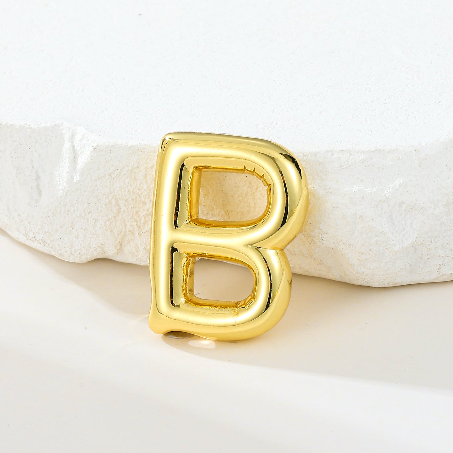 MY2045 Gold-Plated Copper Uppercase Letters Pendants (Polished Surface)